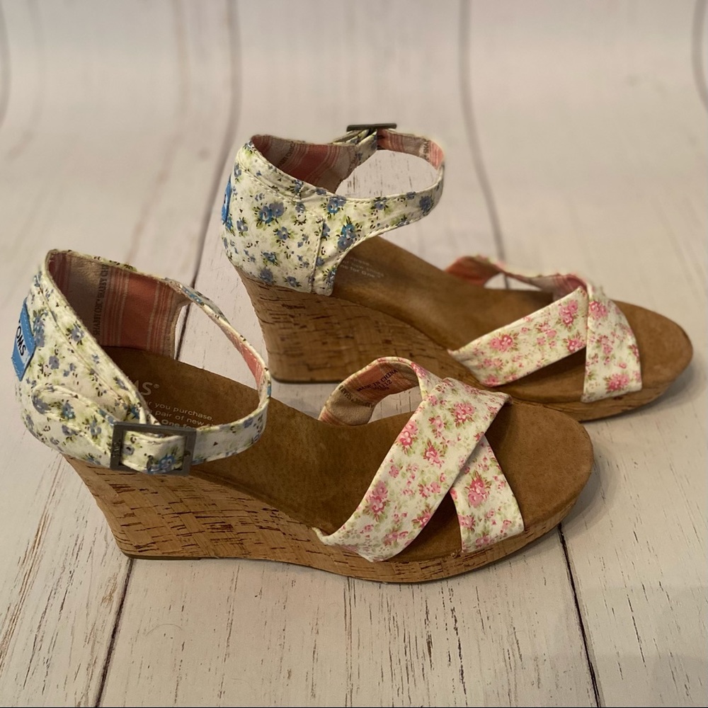 TOMS floral wedge